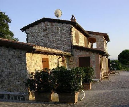 B&B Casale Roshlee Gualdo Cattaneo ภายนอก รูปภาพ