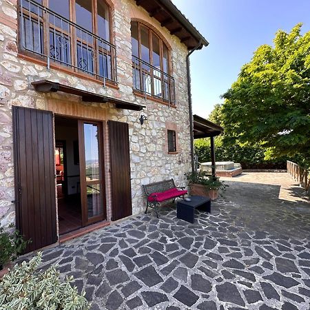 B&B Casale Roshlee Gualdo Cattaneo ภายนอก รูปภาพ