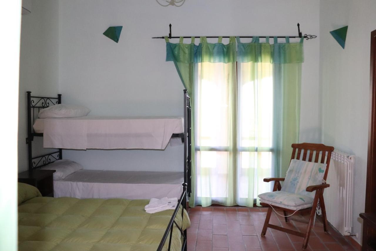B&B Casale Roshlee Gualdo Cattaneo ภายนอก รูปภาพ