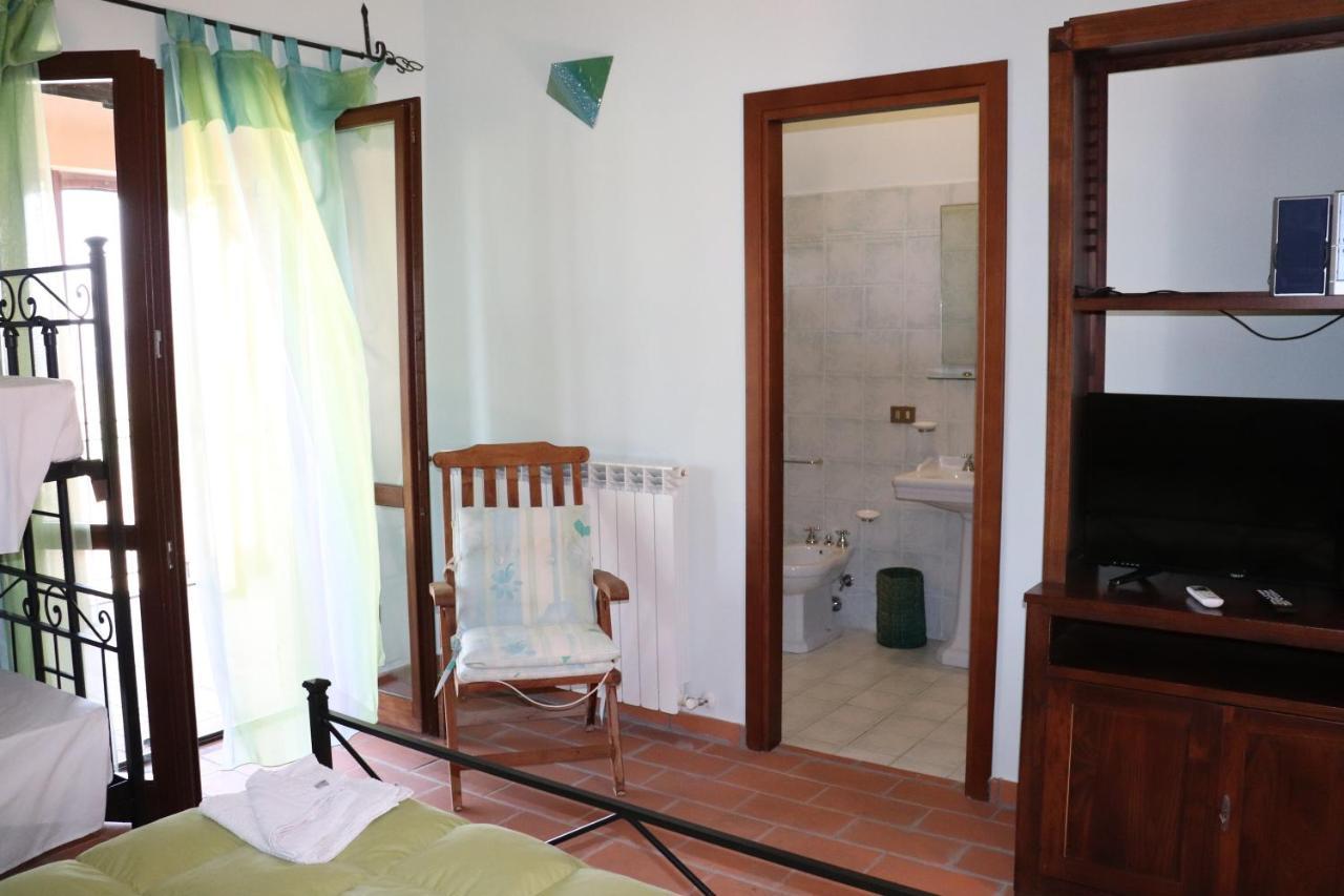 B&B Casale Roshlee Gualdo Cattaneo ภายนอก รูปภาพ