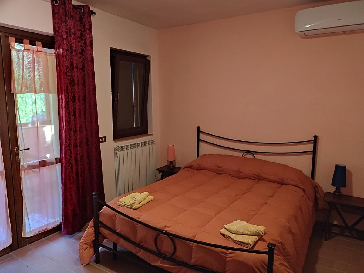 B&B Casale Roshlee Gualdo Cattaneo ภายนอก รูปภาพ