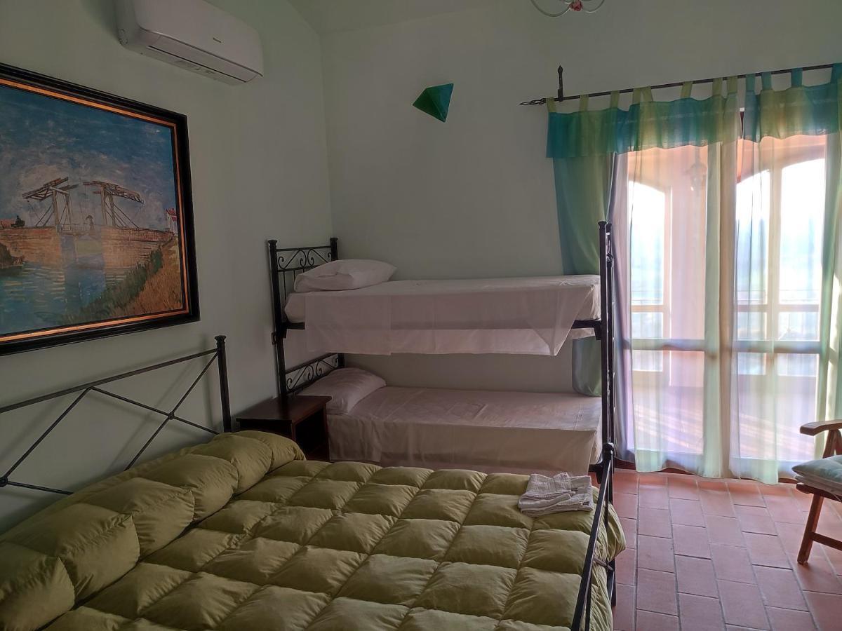 B&B Casale Roshlee Gualdo Cattaneo ภายนอก รูปภาพ